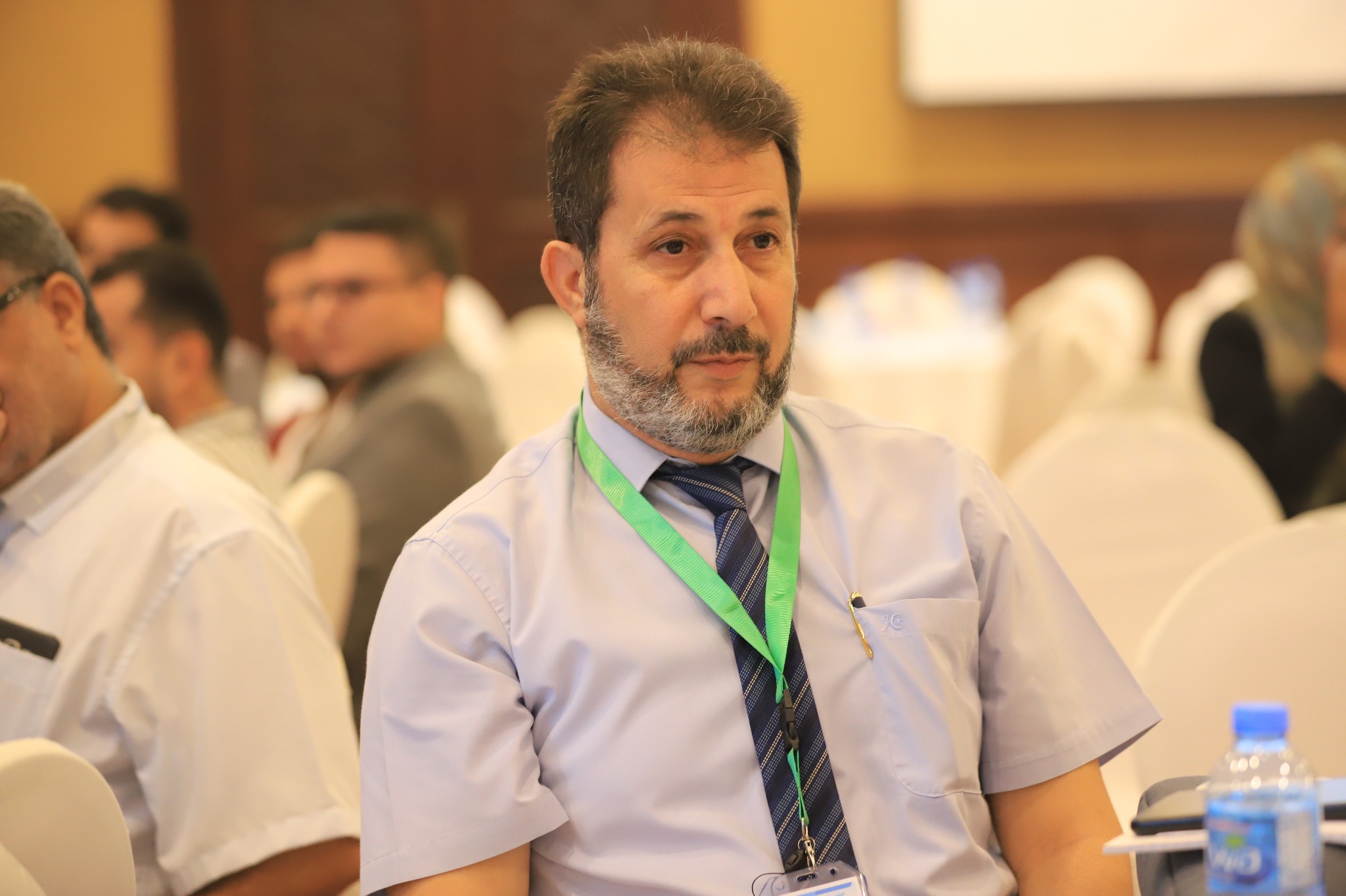 مشاركة أ.د. عبد الرؤوف المناعمة في مؤتمر الباطنة العاشر